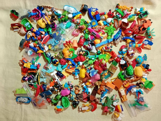 Kinder 014 - Régi retro kinderfigura alkatrészek 1 kg egyben