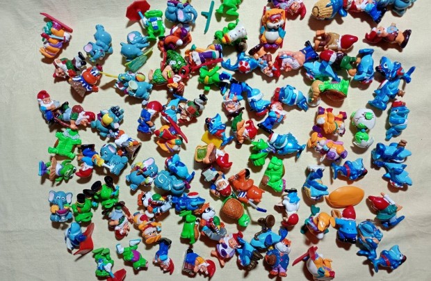 Kinder 015 - Régi retro Festett kinderfigura és alkatrész 60dkg egyben