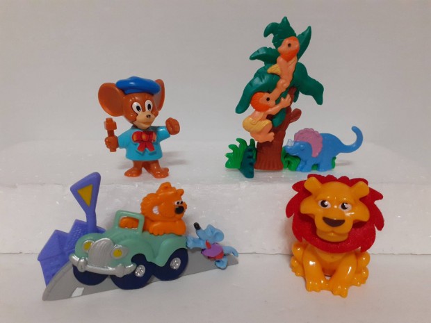 Kinder Csomag / Figurk + 3D Plasztik Puzzle