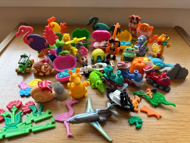 Kinder figurák csomagban a '90- es évekből