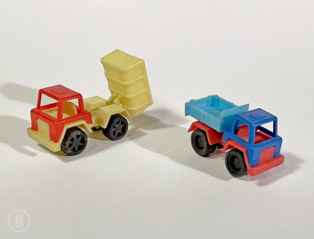 Kinder teherautk /2 db - - - (Csak szemlyesen!)