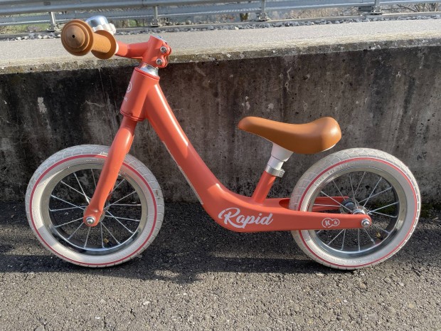 Kinderkraft egyens�lyoz� ker�kp�r