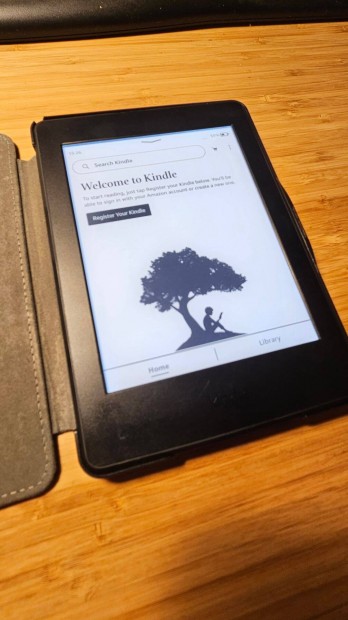 Kindle Paperwhite 2 e-book / e-knyv olvas tokkal