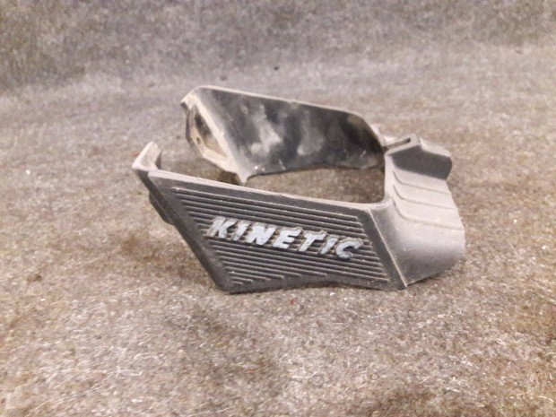 Kinetic TFR benzintank alatti k�z�ps� m�anyag burkolat idom