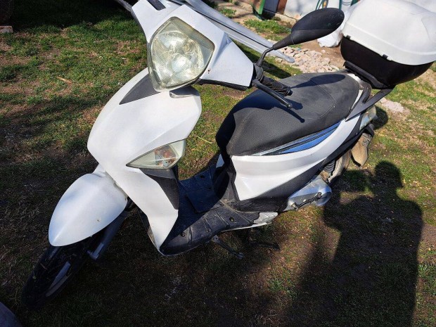 Kinetic kismotor kihasználatlanság miatt eladó