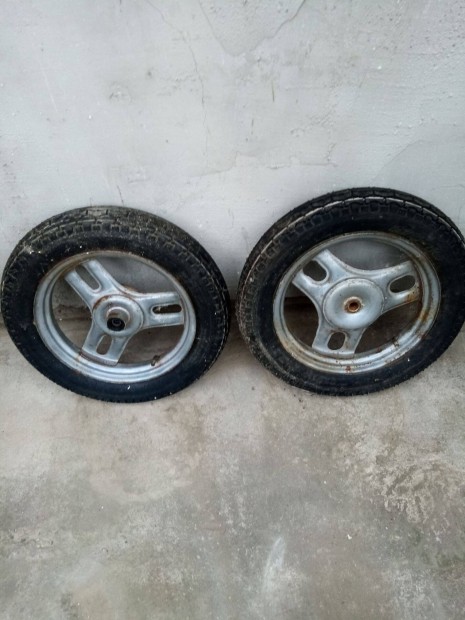 King stire 2.75-10 moped kerék belsövel felnin eladó