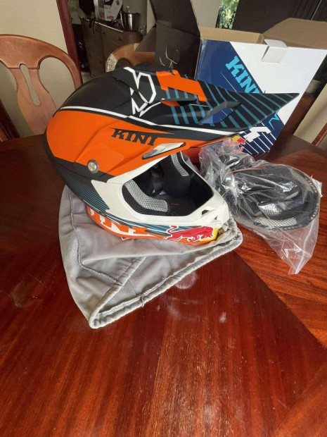 Kini Red Bull Competition Helmet V 2.2 Bukosisak