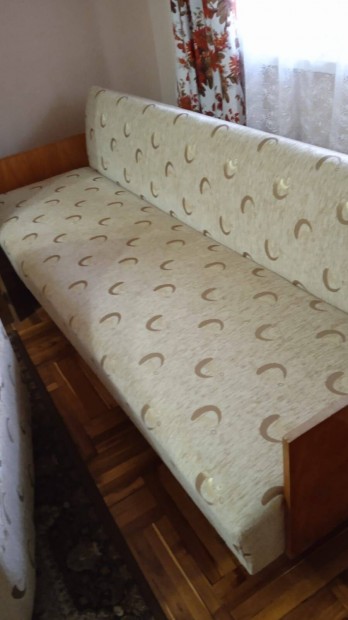 Kinyithat� kanap�