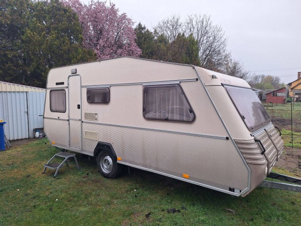 Kip Grey-Line 480-as, 1989-es �vj�rat� lak�kocsi elad�