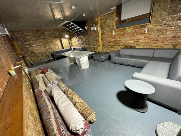 Kis R�kus utc�ban iroda / �zlethelyis�g kiad�