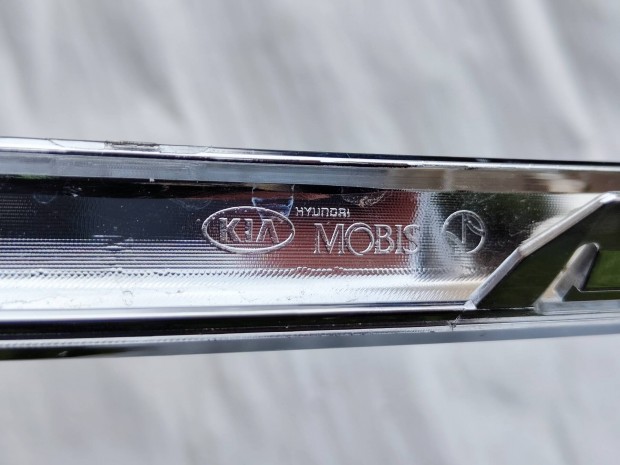 Kis Sportage QL hátsó lökhárító króm diszléc