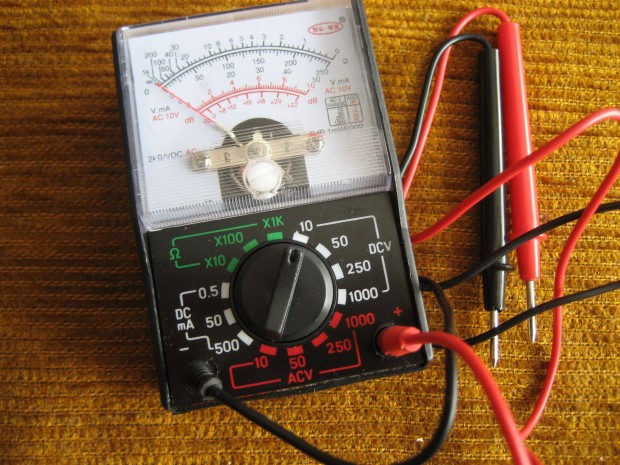 Kis analóg multiméter MF-110A,1000 V-ig és 500 mA-ig