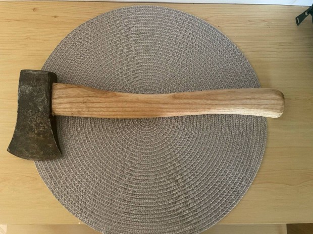 Kis balta 34 cm hosszú nyéllel