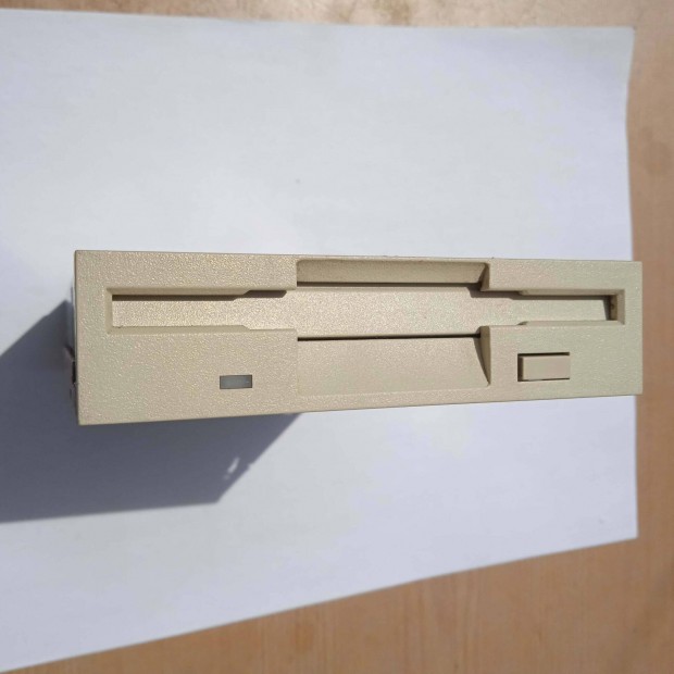 Kis floppy meghajtó , NEC 1231 H , működő gépből bontva
