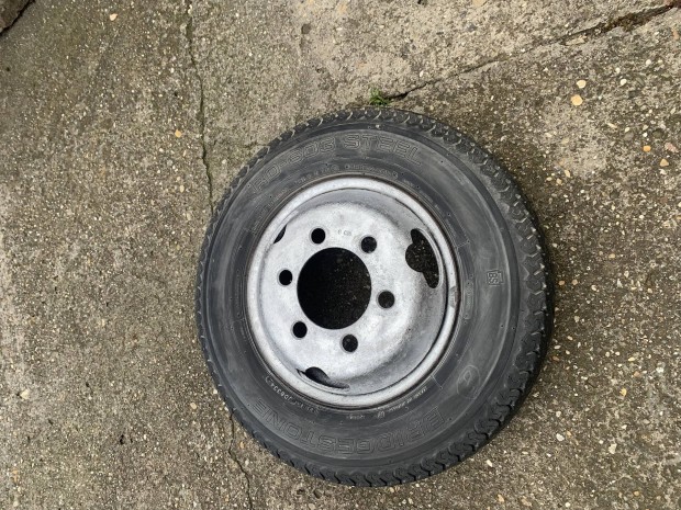 Kis haszon acél felni 14 col 14 c gumival Dyna Toyota