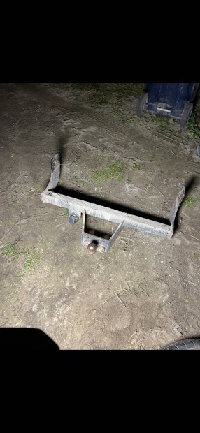 Kis haszon gyári vonóhorog Dyna Toyota