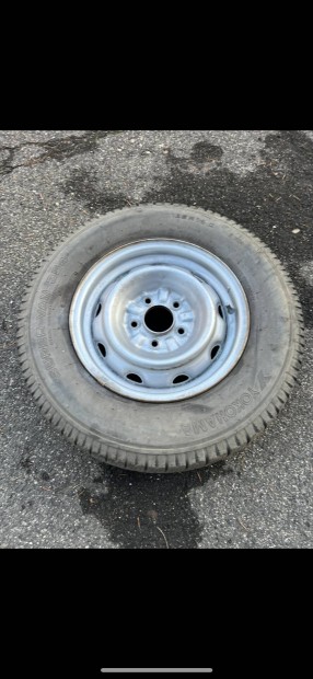 Kis haszon lemez felni 14 Vil 14 c gumival Dyna 100 Toyota