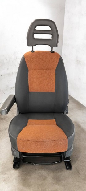 Kis haszonjrm baloldali ls elad 