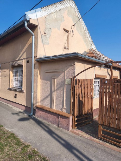 Kis h�z nagy kerttel elad� Budapest XVIII ker�letben