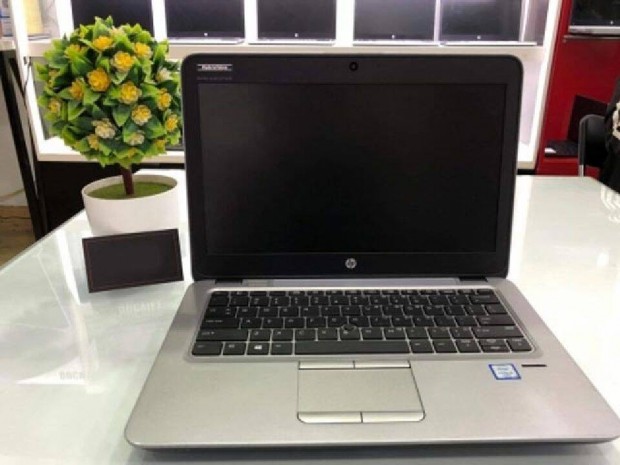 Kis laptop aprrt: HP Elitebook 820 G3 a Dr-PC-tl