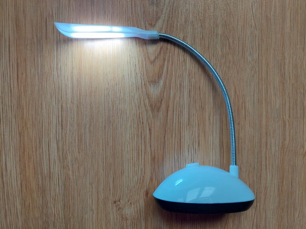 Kis mret asztali LED lmpa (fehr)