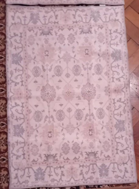 Kis m�ret� cs�sz�smentes sz�nyegek