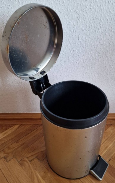 Kis ped�los kuka szemetes