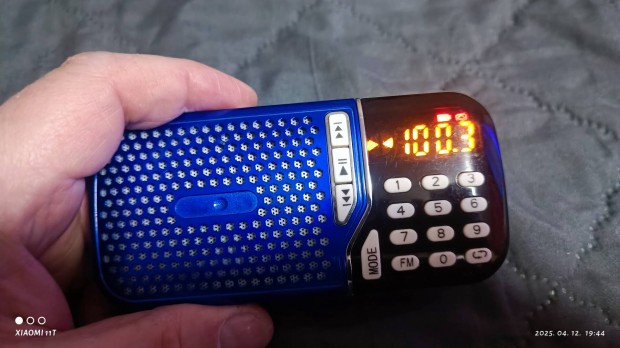 Kis rádió, akkumulátorral, usb, memo kártya, füles. Posta