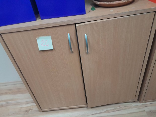 Kis szekrény eladó