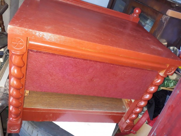 Kis szekr�ny remek �ron!