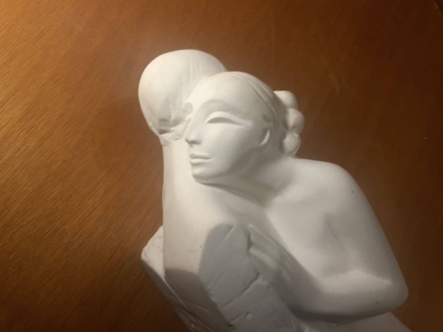 Kis szerelmes - Világhy Árpád mázatlan porcelán / kerámia