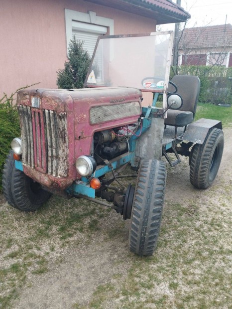 Kis traktor 4x4 es