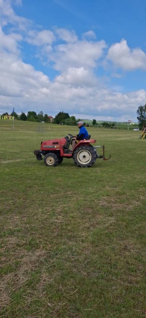 Kis traktor 