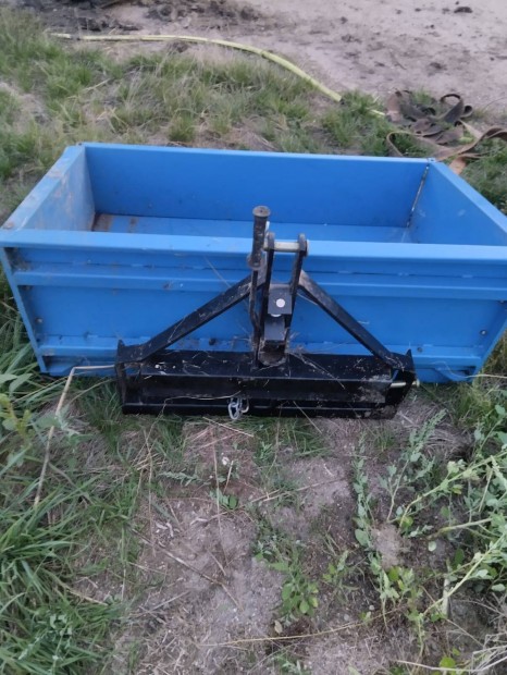 Kis traktor kaloda elad