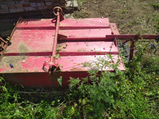 Kis traktor utánfutó