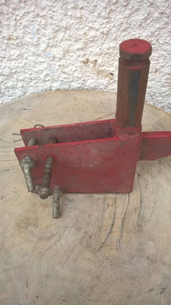 Kis traktor von�fej