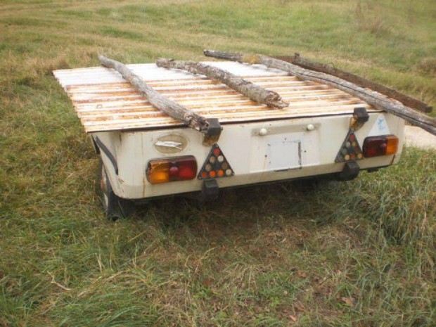 Kis traktorhoz,ut�nfut� elad�