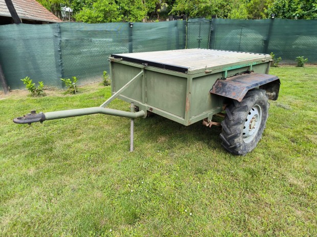 Kis utánfutó pótkocsi, traktor vagy UAZ után