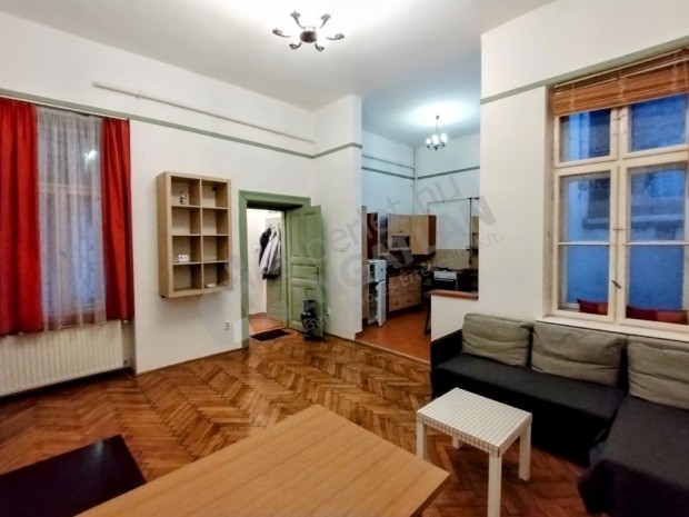 Kis�llatbar�t, 2 szob�s lak�s kiad� a J�kai utc�ban!