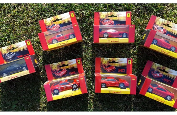 Kisaut modellek Ferrari 1:38 Hotweels