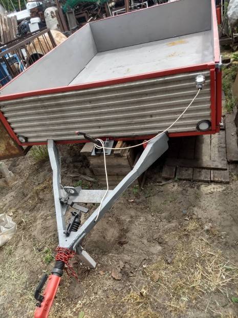 Kisbala lehordo traktor futo
