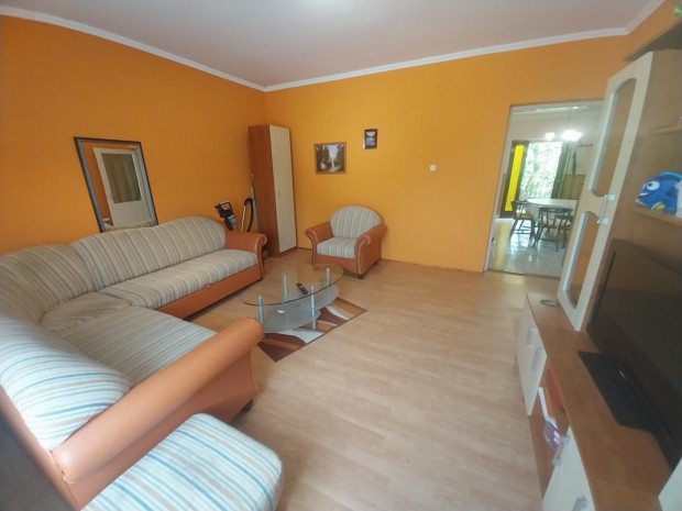 Kisb�r, 2+1 szob�s  csal�di h�z elad�