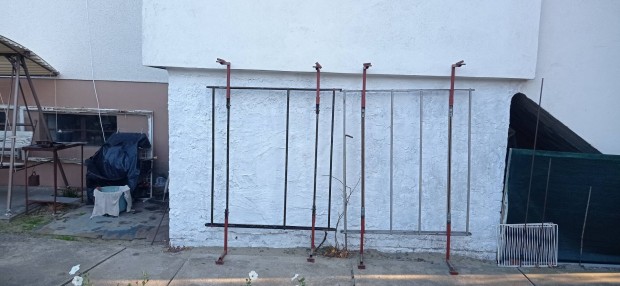 Kisbuszra, furgonra val tetcsomagtart elad Csepelen