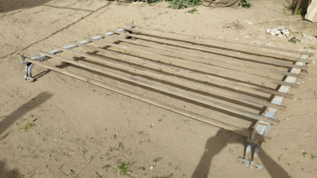Kisbuszra való univerzális tetőcsomagtartó 200 cm x 135 cm