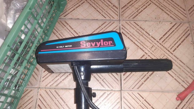 Kisebb csnakmotor 1.9kg 12V