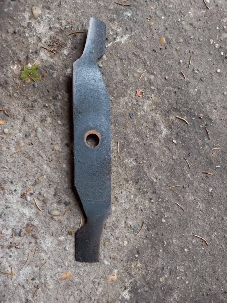 Kisebb fűnyírókés élezve vágás szélesség 30cm