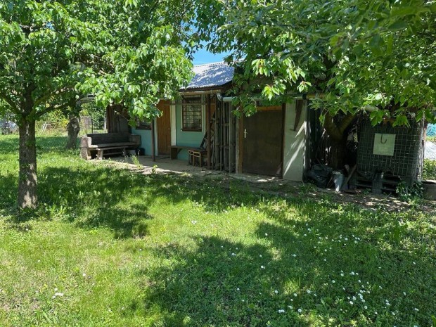 Kiskert a Szombathely, Parkerdő, csendes, rendezett utcájában eladó