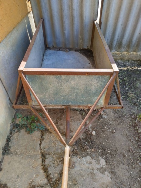 Kiskocsi elad