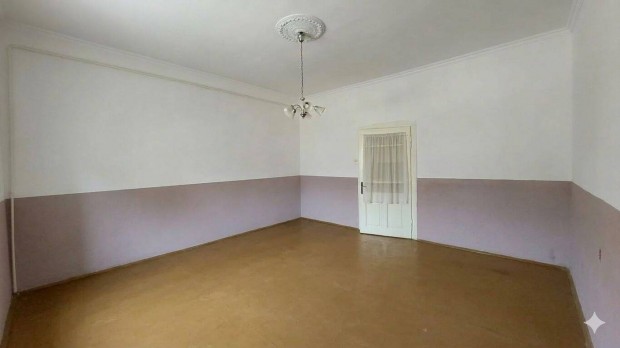 Kiskunf�legyh�za k�zpontj�hoz k�zel 65 nm-es h�zr�sz elad�