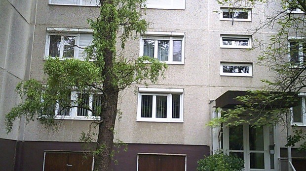 Kiskunhalas 2,5 szobás első emeleti bútorozott lakás kiadó